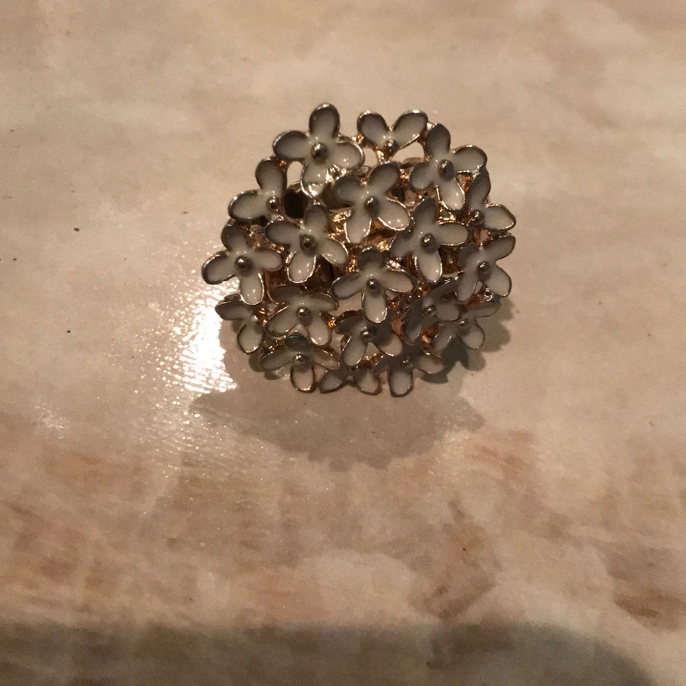 Bouquet of flowers ring